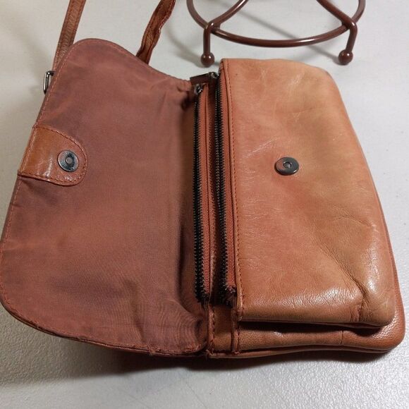 C&C California Tooled Crossbody bag - Picture 6 of 16